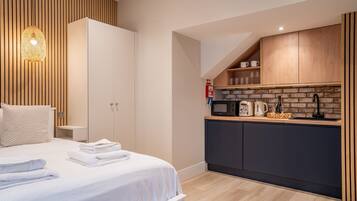 1 bedroom, iron/ironing board, internet