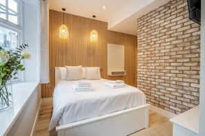 1 bedroom, iron/ironing board, internet