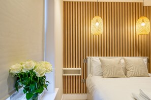 1 bedroom, iron/ironing board, internet - A couples retreat that sleeps 2 guests in 1 bedroom (York)