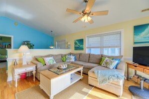 Apartment (4 Bedrooms) | Front of property - 2 Blocks to Shore: Atlantic Beach Home w/ Views! (Atlantic Beach)