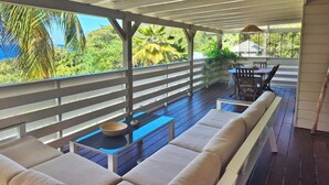 Outdoor dining - Villa Cannelle Pointe Batterie, sea view, pool, 3 bedrooms (DESHAIES)