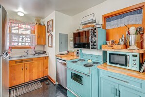 House (5 Bedrooms) | Interior