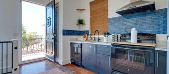 Stylish Apt Near Lake Travis w/ Entertainment