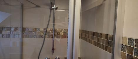 Handtücher, Seife, Toilettenpapier