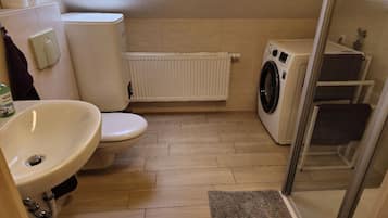 Handtücher, Seife, Toilettenpapier