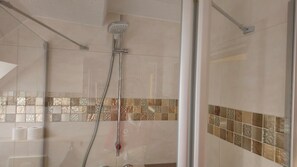 Handtücher, Seife, Toilettenpapier