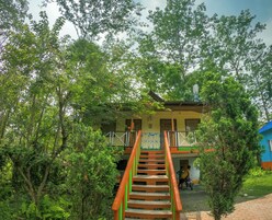 高级双人房 | 高档床上用品、办公桌、笔记本电脑工作区、熨斗/熨衣板