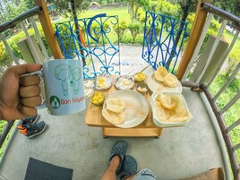 逢周末供应欧陆式早餐（每人 INR 100）