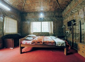 高级双人房 | 高档床上用品、办公桌、笔记本电脑工作区、熨斗/熨衣板