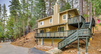 4 Mi to Lake Arrowhead: Cabin w/ Grill & Deck!