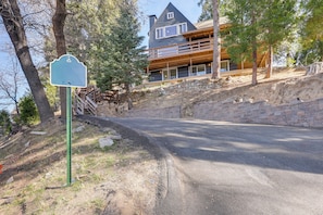 House (5 Bedrooms) | Interior - Spacious Family Home w/ Deck in Lake Arrowhead! (Cedar Glen)