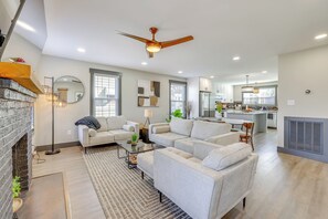 Interior - 4 Mi to Liberty Bridge: Greenville Getaway w/ Deck (Greenville)