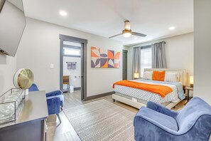 Interior - 4 Mi to Liberty Bridge: Greenville Getaway w/ Deck (Greenville)