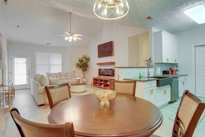 Apartment (3 Bedrooms) | Interior - 9 Mi to Dtwn Fayetteville: Condo w/ Pool Access! (Fayetteville)