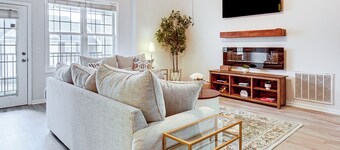 9 Mi to Dtwn Fayetteville: Condo w/ Pool Access!