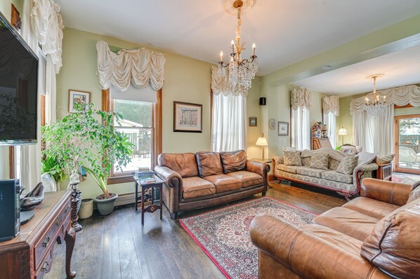 House (6 Bedrooms) | Interior