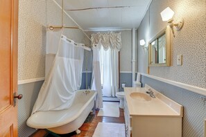 A bathroom with a clawfoot bathtub, a sink, and a mirror. - 5 Mi to Belleayre Lake: Getaway in Fleischmanns! (Fleischmanns)
