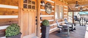 3 Mi to Dtwn Ellijay: Tree-lined Cabin w/ Deck!