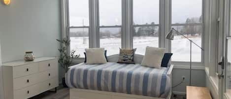 4 Schlafzimmer, Schreibtisch, Bügeleisen/Bügelbrett, Reisekinderbett