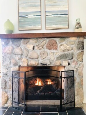 Interior - Peaceful, Private Lakeside Home. Sleep 16! (Pentwater)