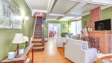 House (5 Bedrooms) | Interior