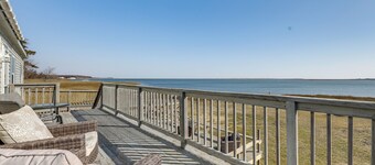 11 Mi to Chincoteague: Atlantic Home w/ Decks!