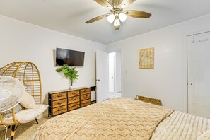 House (3 Bedrooms) | Interior - Near Detroit Metro Area: New Baltimore Home! (New Baltimore)