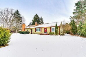 House (3 Bedrooms) | Interior - Near Detroit Metro Area: New Baltimore Home! (New Baltimore)