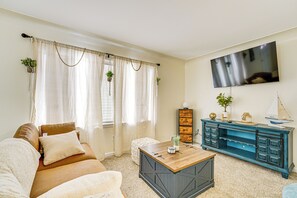 House (3 Bedrooms) | Front of property - Near Detroit Metro Area: New Baltimore Home! (New Baltimore)