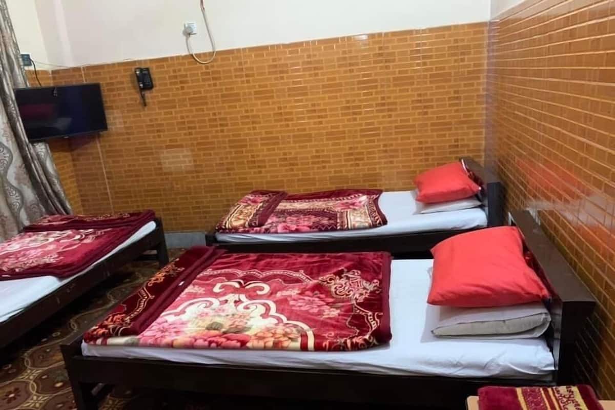 Deluxe Double Room, City View | Kalis bunyi, seterika/papan seterika, Wi-fi percuma