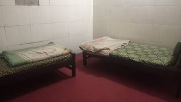 Kahden hengen deluxe-huone, kaupunkinäköala | Äänieristys, silitysrauta/-lauta, ilmainen Wi-Fi