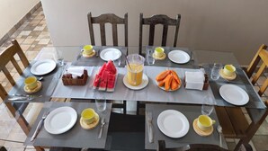 含每日自助早餐