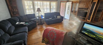 Tucked away 3-bedroom estate with AC and WiFi in fabulous Hampton