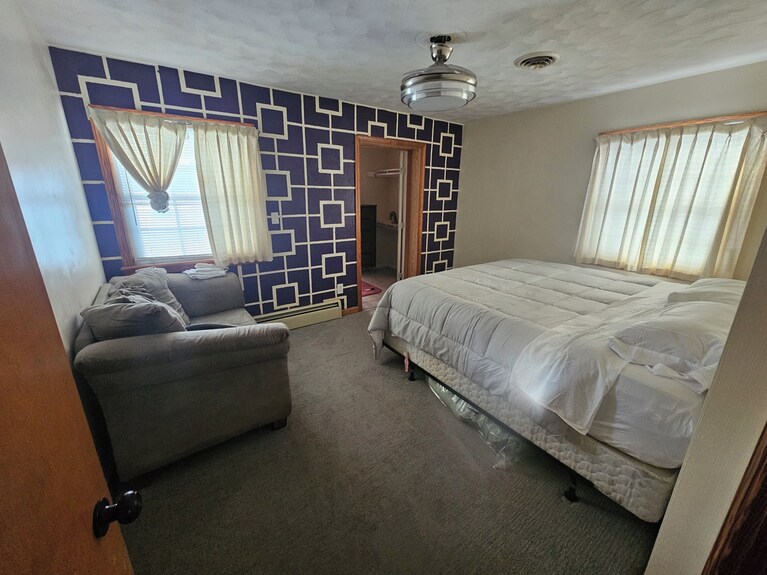 Tucked Away 3-bedroom Estate With Ac And Wifi In Fabulous Hampton - Hampton, VA