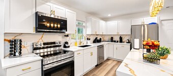 Atlanta 7BR Royal Vista Manor Retreat sleeps 26