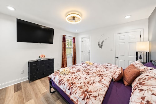 Atlanta 7BR Royal Vista Manor Retreat sleeps 26