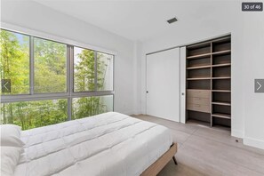 4 bedrooms, iron/ironing board, WiFi