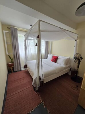 Laptop workspace - Summit Retreat (Moshi)