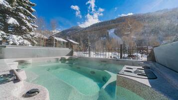 Bain à remous extérieur