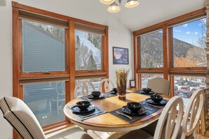 Dining - Perfect Base | Lift 7 + Ski & HotTubs Access 3 Bd, 3 Ba, Sleeps 8 (Telluride)