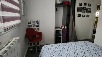 2 habitaciones, tabla de planchar con plancha, wifi y ropa de cama