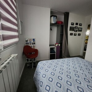 2 slaapkamers, een strijkplank/strijkijzer, wifi, beddengoed