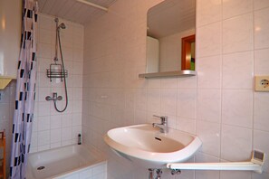 Apartment | Badezimmer