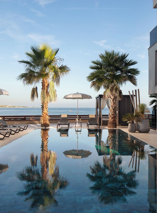 Seasonal outdoor pool - Malibu Imperial Resort (Vir)