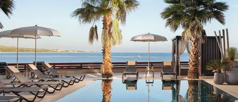 Piscine extérieure (ouverte en saison)