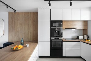 Deluxe Apartment, 2 Bedrooms, Pool Access, Sea View | Private kitchen | Electric kettle