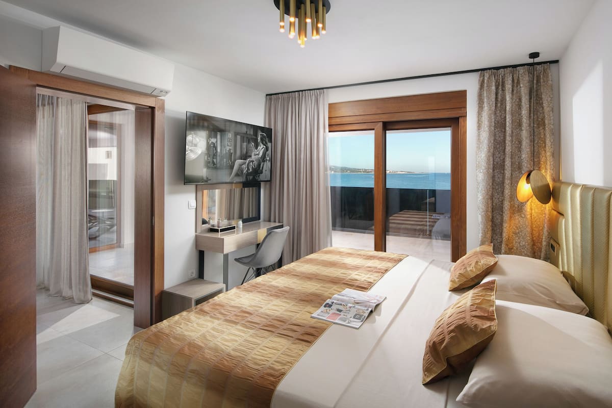 Appartamento Luxury, 4 camere da letto, vista mare | 2 camere, una cassaforte in camera, ferro/asse da stiro, Wi-Fi gratuito