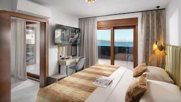 Luxury Apartment, 4 Bedrooms, Sea View | 2 bedrooms, in-room safe, iron/ironing board, free WiFi