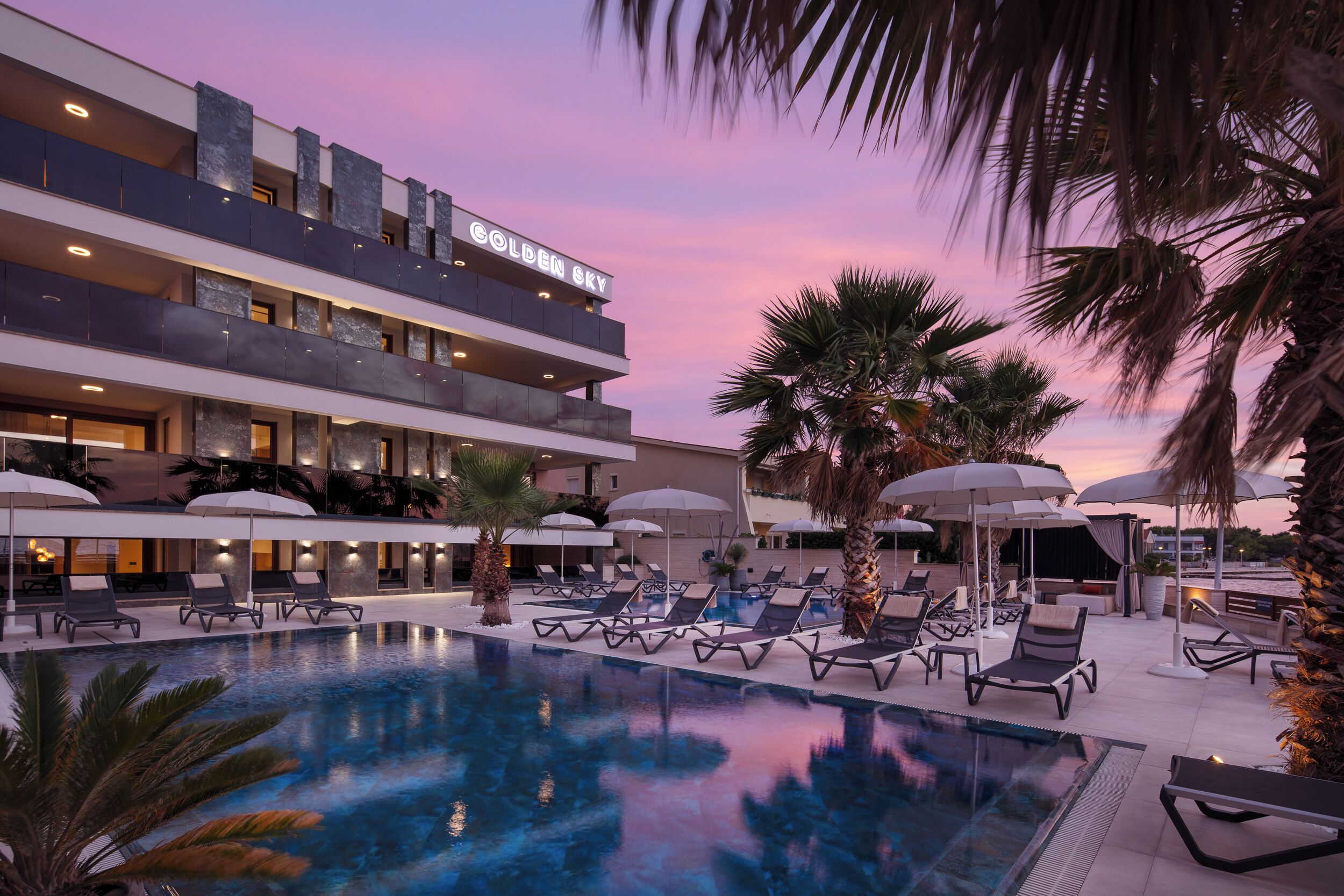 Vista frontal de la propiedad