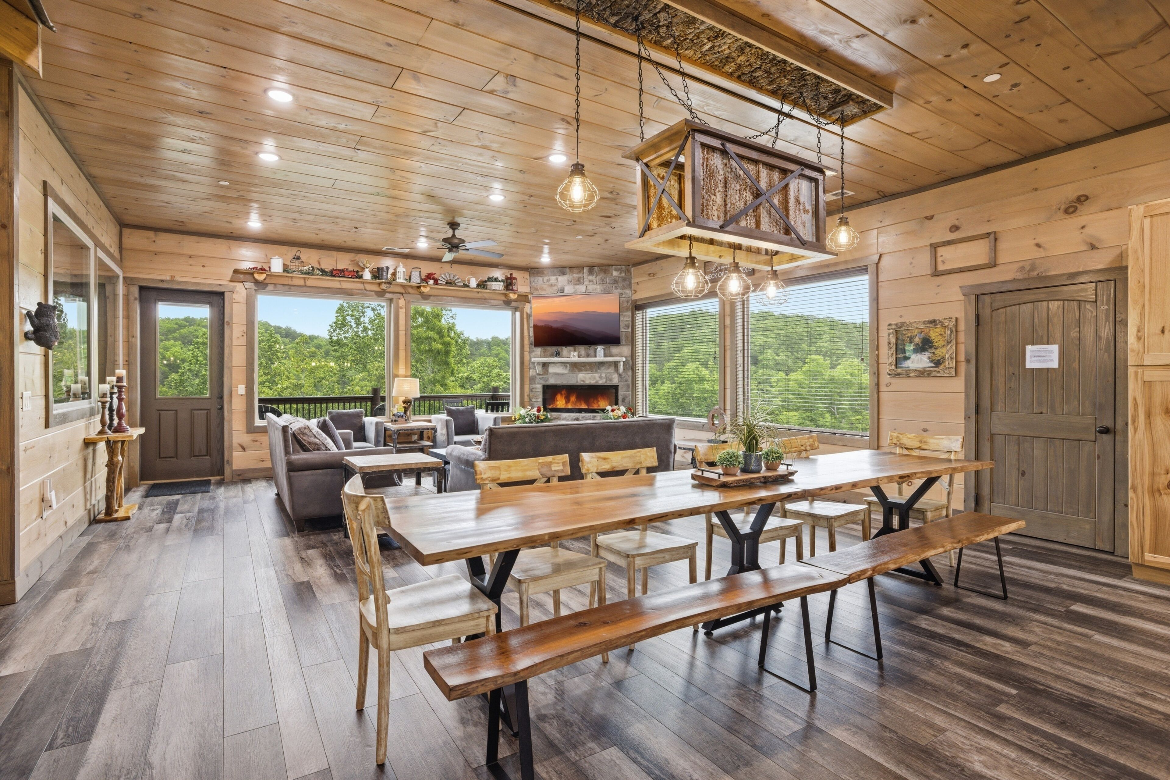Chalet rustique, 6 chambres | Restauration